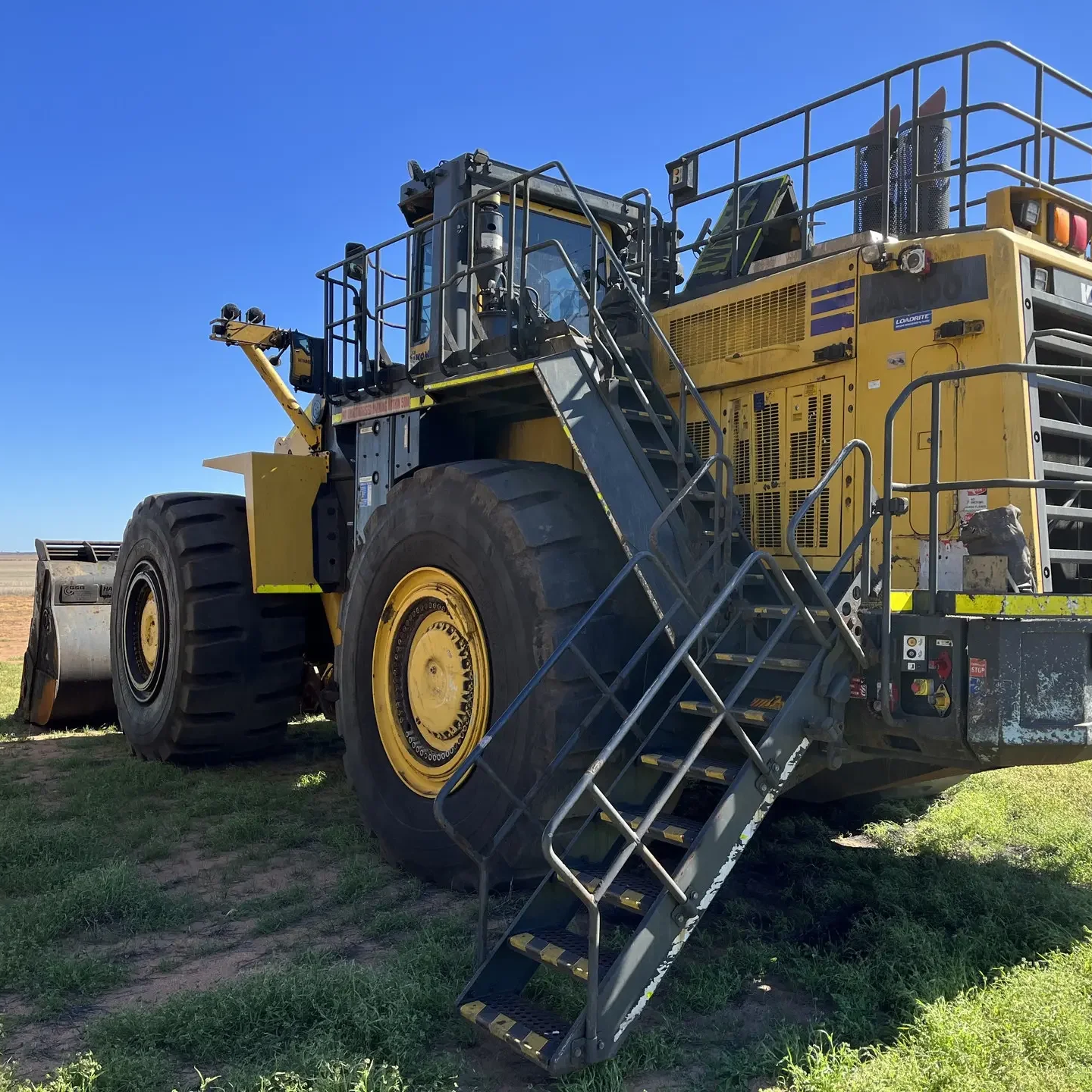 Komatsu WA900-3E0 Payloader Komatsu Komatsu Wa900-3 Provided 13 2012 18500 638 107ton Front End Loader Japan Original 107 638KW