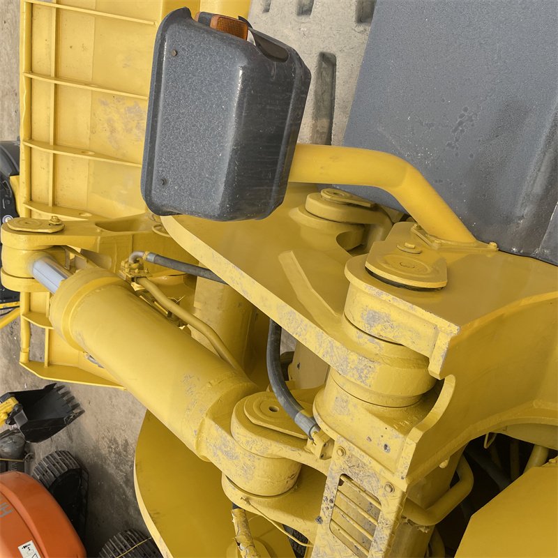 Machine in good condition used original loader Komatsu WA600-3 for sale.