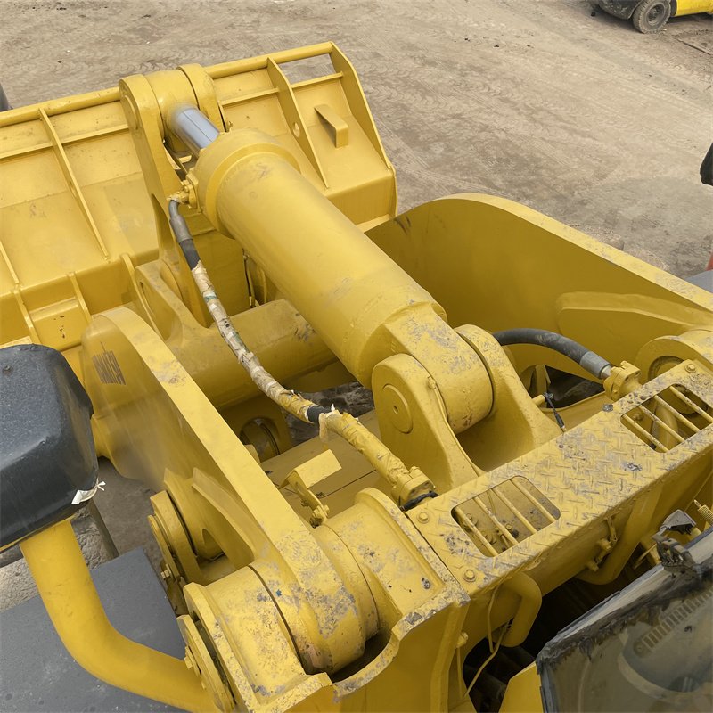 Machine in good condition used original loader Komatsu WA600-3 for sale.