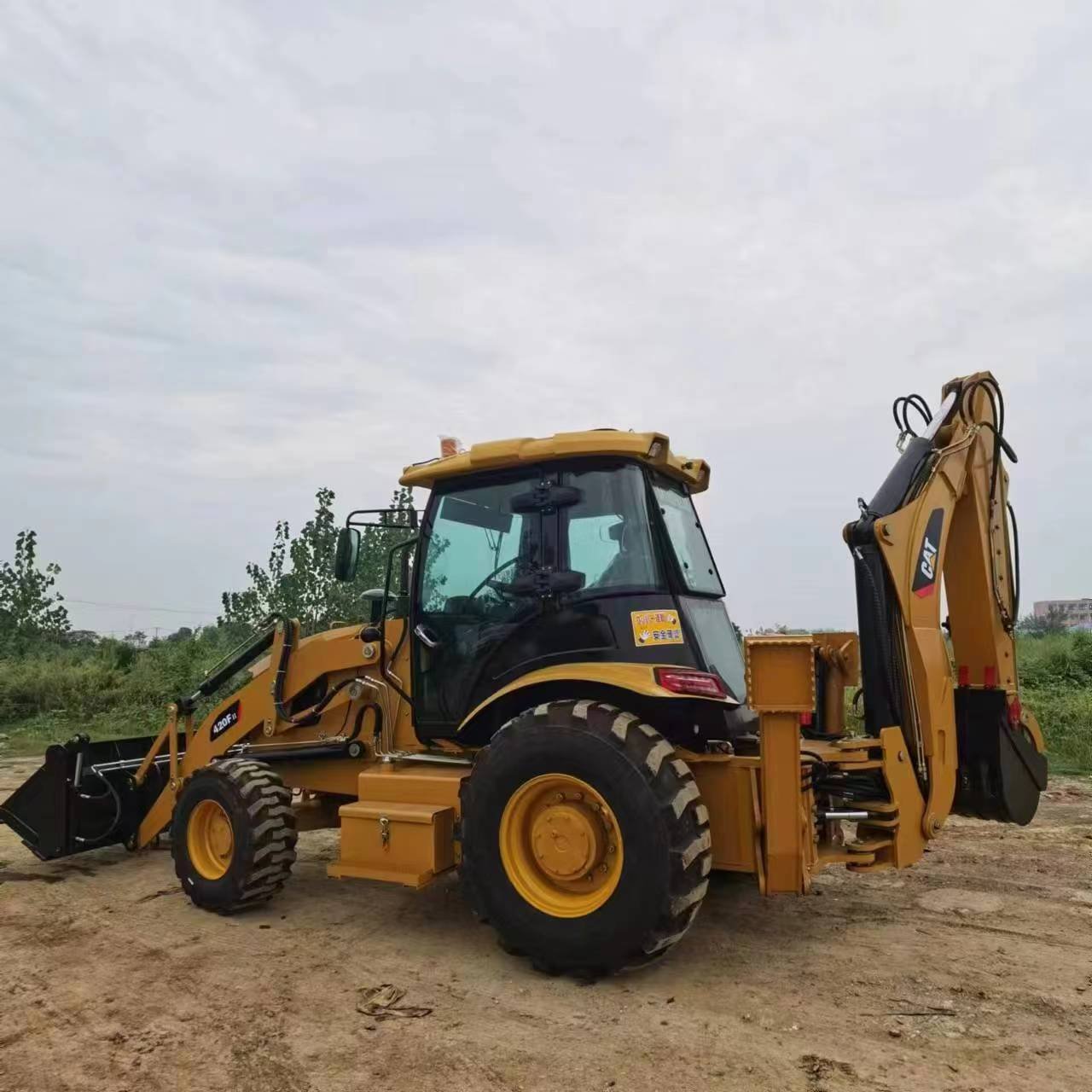 High performance small displacement large used Cat 420F excavator loader from the place of origin for sale