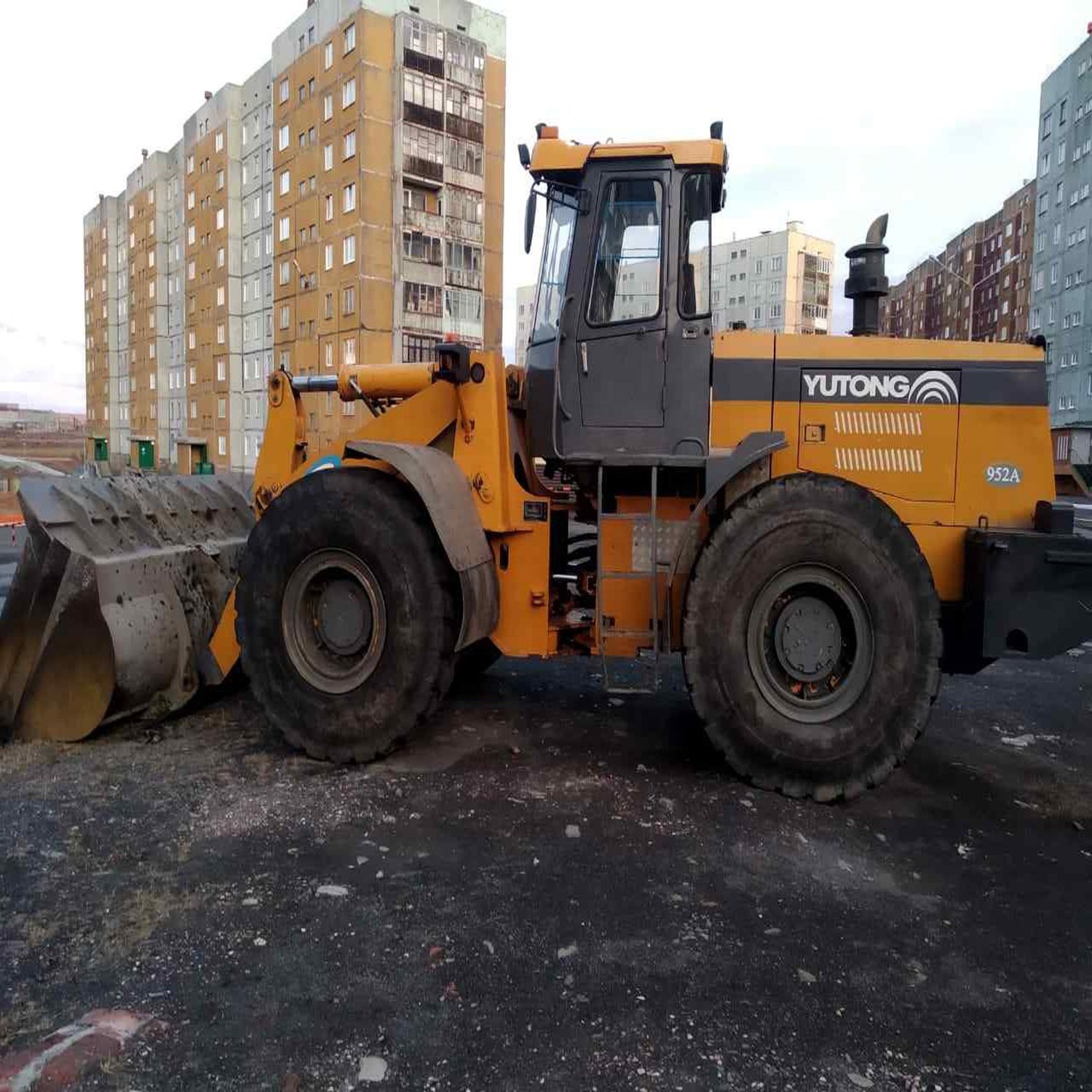spare parts the hydraulic cylinder used for the Yutong 952A wheel loader
