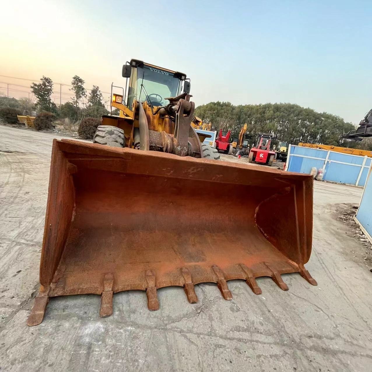 Hot Sale Used Volvo L105 L70E L120 L150 L180 L220 3ton 5 ton 6 ton Hydraulic Front End Wheel Loader