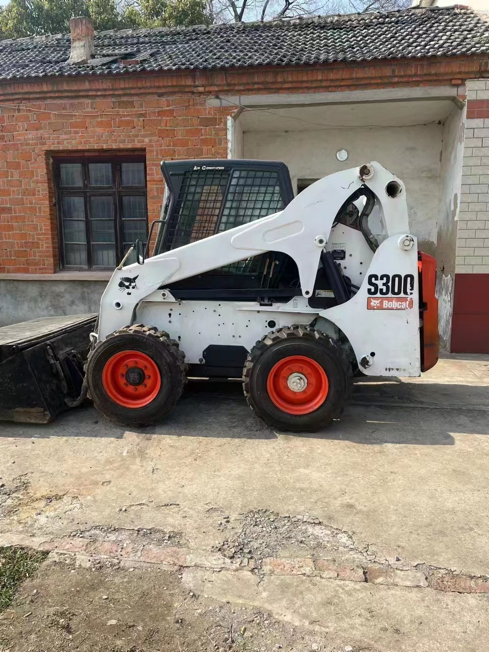 1ton 2 ton 3 ton bobcat s300 skid steer loader used S160 S200 diesel construction front loader