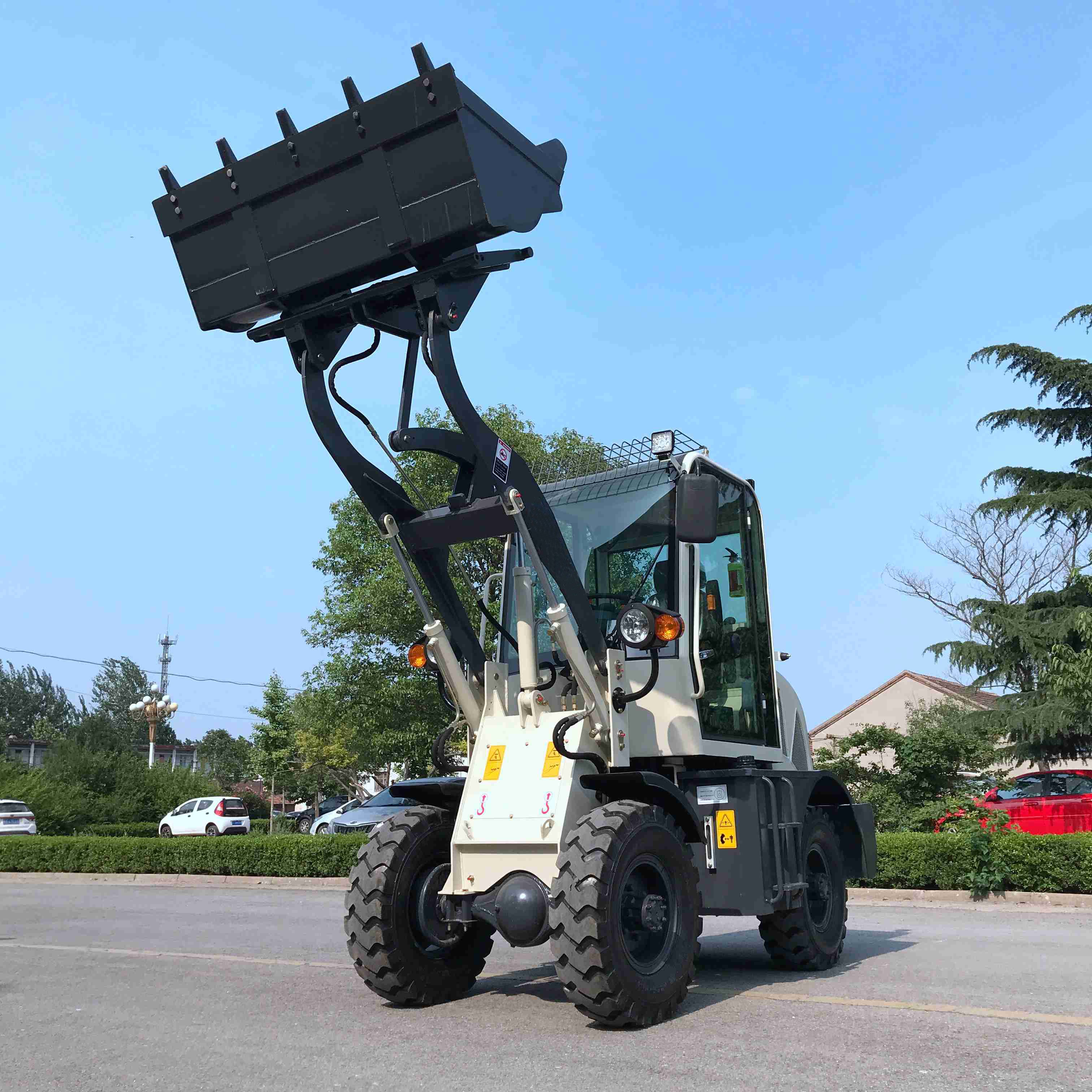 MACHPRO MLE808 THE CE-APPROVED LOADER WITH 800MM DUMP DISTANCE FOR VERSATILE OPERATIONS