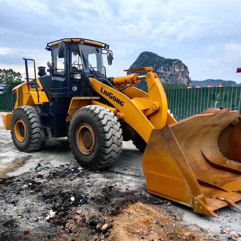 Chinese brand LIU GONG. Used cheap Liugong 860 LG862H wheel loader. Rated load 5 tons 6 tons
