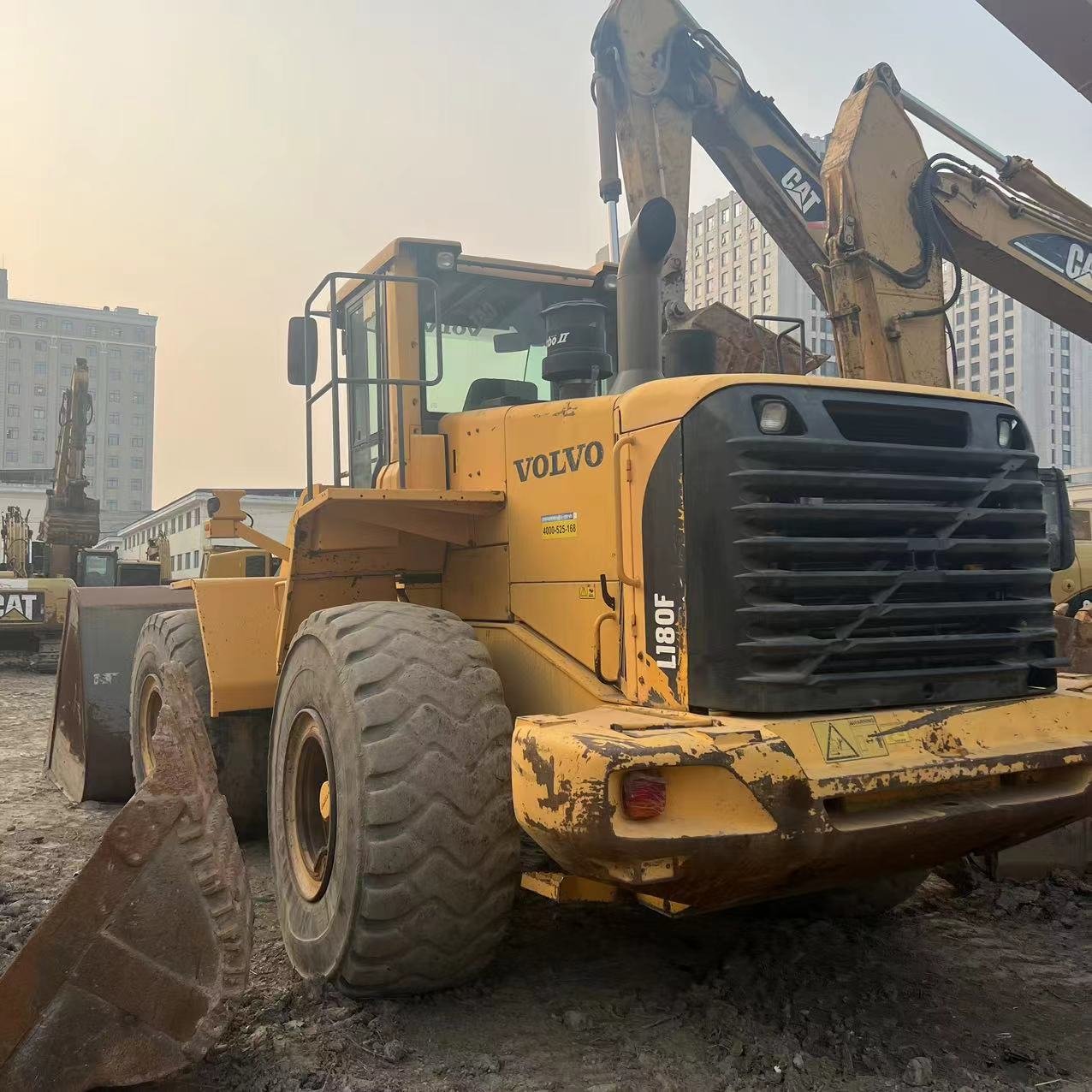 SWEDEN made original VOLVO L180F used wheel loader ,VOLVO 8ton front end loader in Shanghai China