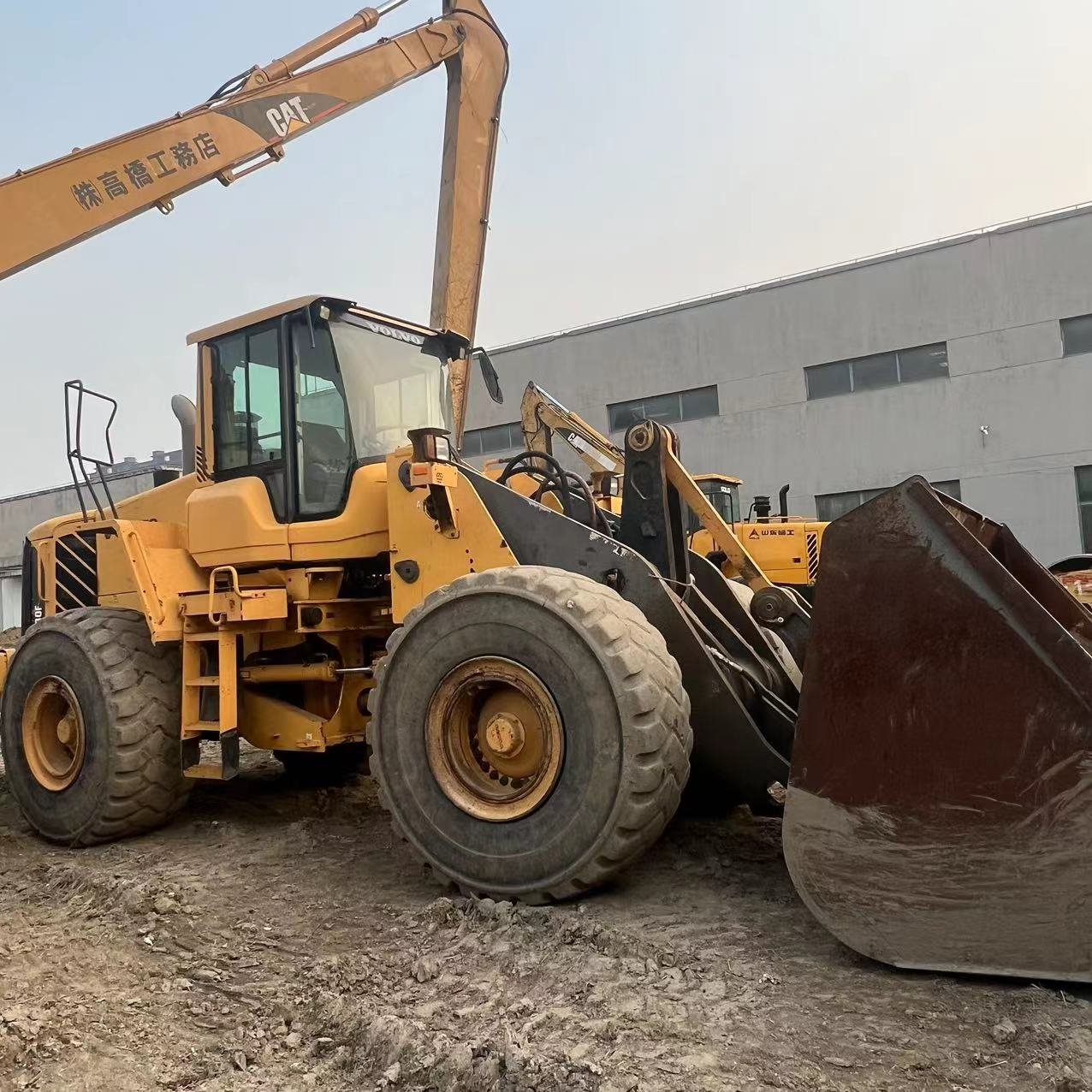 SWEDEN made original VOLVO L180F used wheel loader ,VOLVO 8ton front end loader in Shanghai China