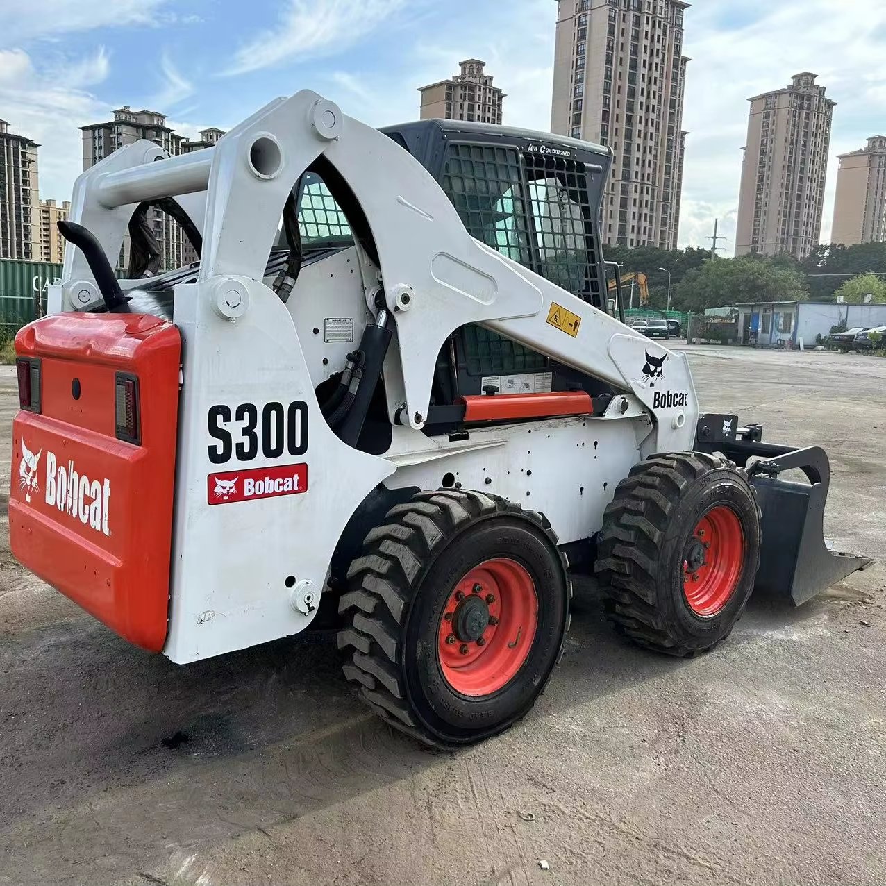 High performance used Skid steer loader Bobcat S300 made in japan used Skid steer wheel loaders for sale