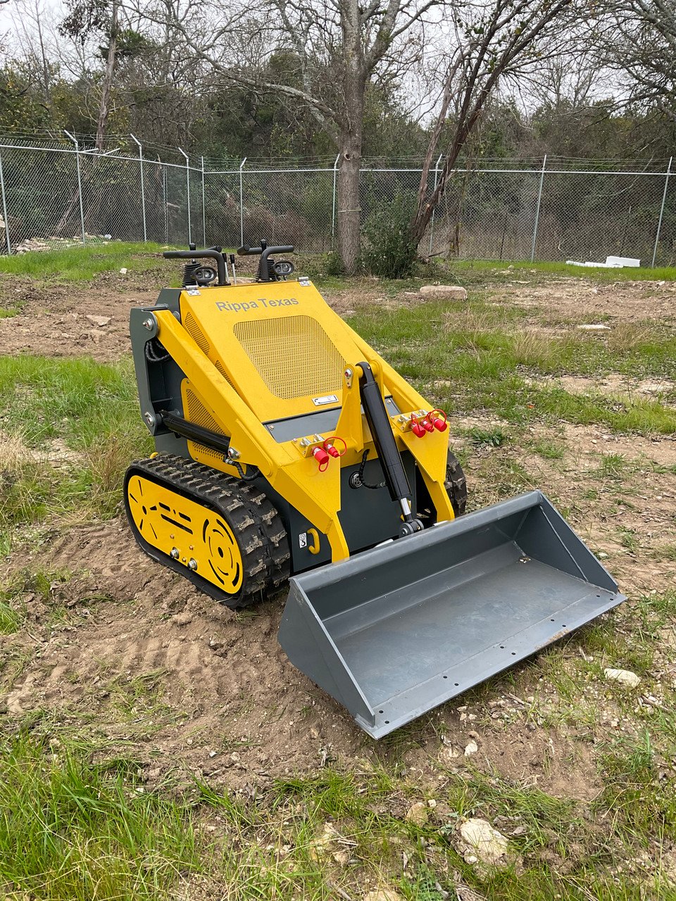 Mini Skid Steer Track Loader : 23HP, Gas EPA, B&S Engine Twin