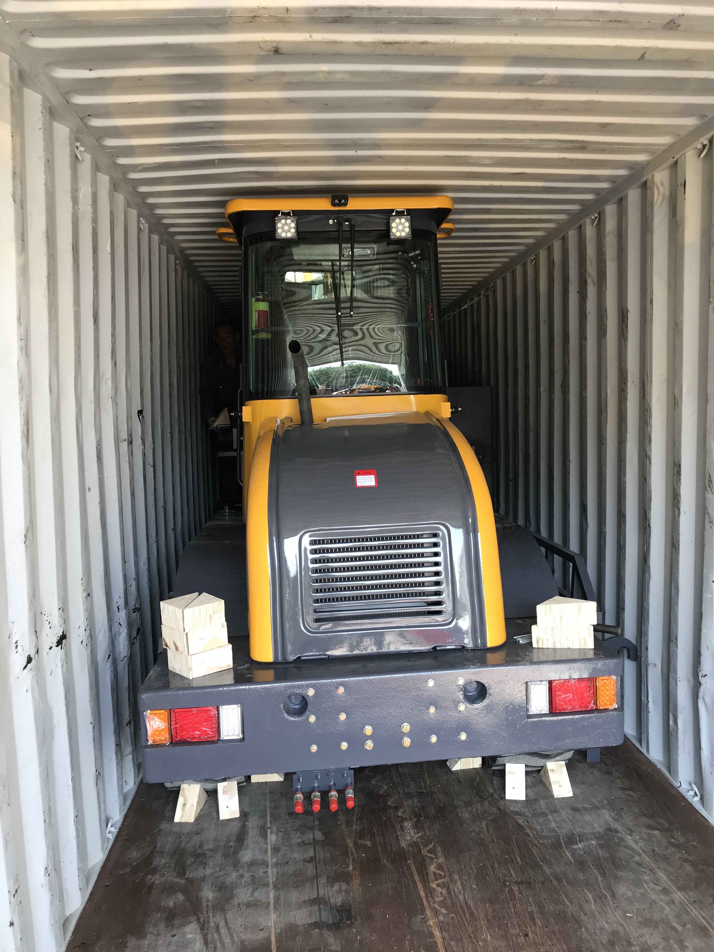 MACHPRO MLE815 MINI WHEEL LOADER WITH 1500KG RATED LOADING WEIGHT AND 3500KG OPERATING WEIGHT