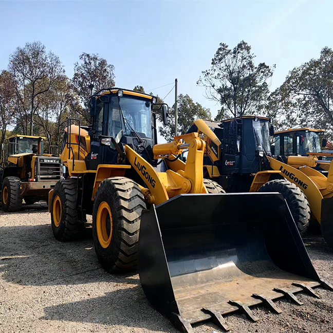 The second-hand Liugong 856 loader and the low-working time Liugong loader filmed on site are of high quality low price