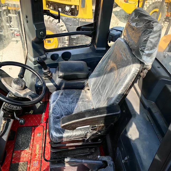 The second-hand Liugong 856 loader and the low-working time Liugong loader filmed on site are of high quality low price