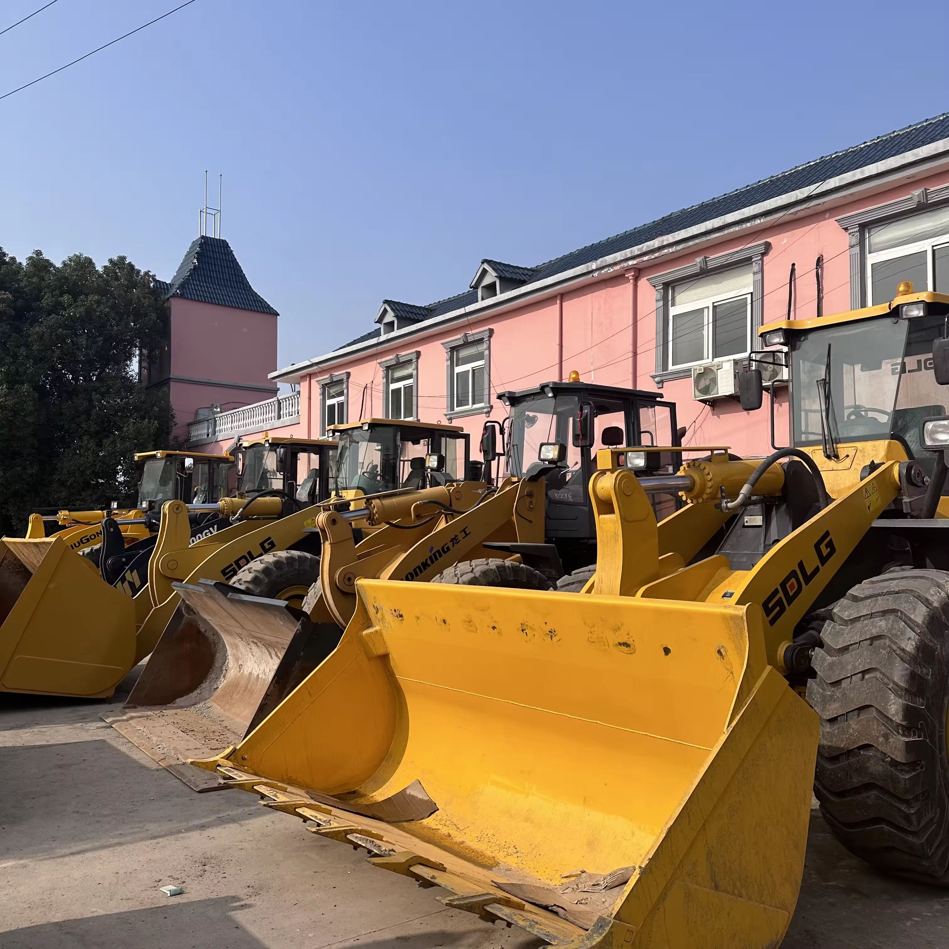 Used loaders SDLG 956F with powerful power and easy operation are selling well machine in stock