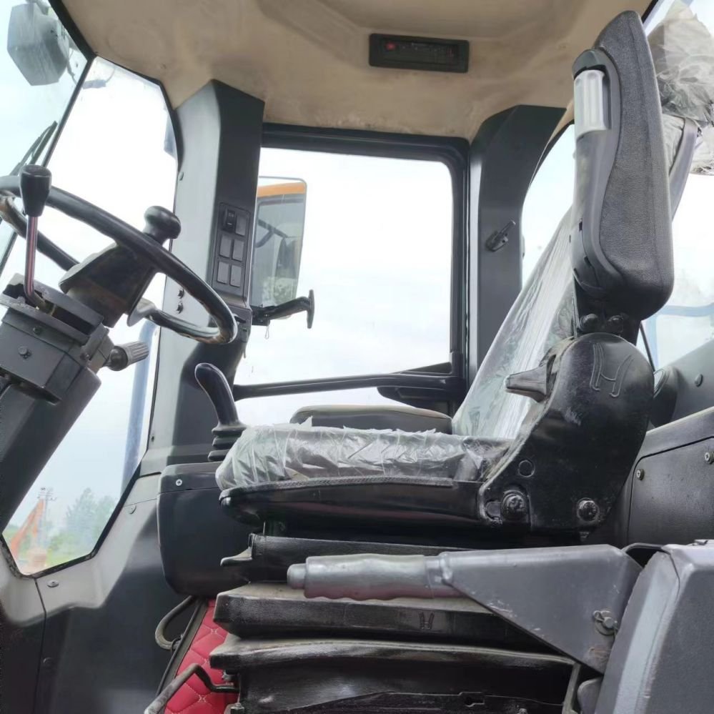 The best used excavator LG856 loaders is cheap good quality and has more than ten years of quality assurance