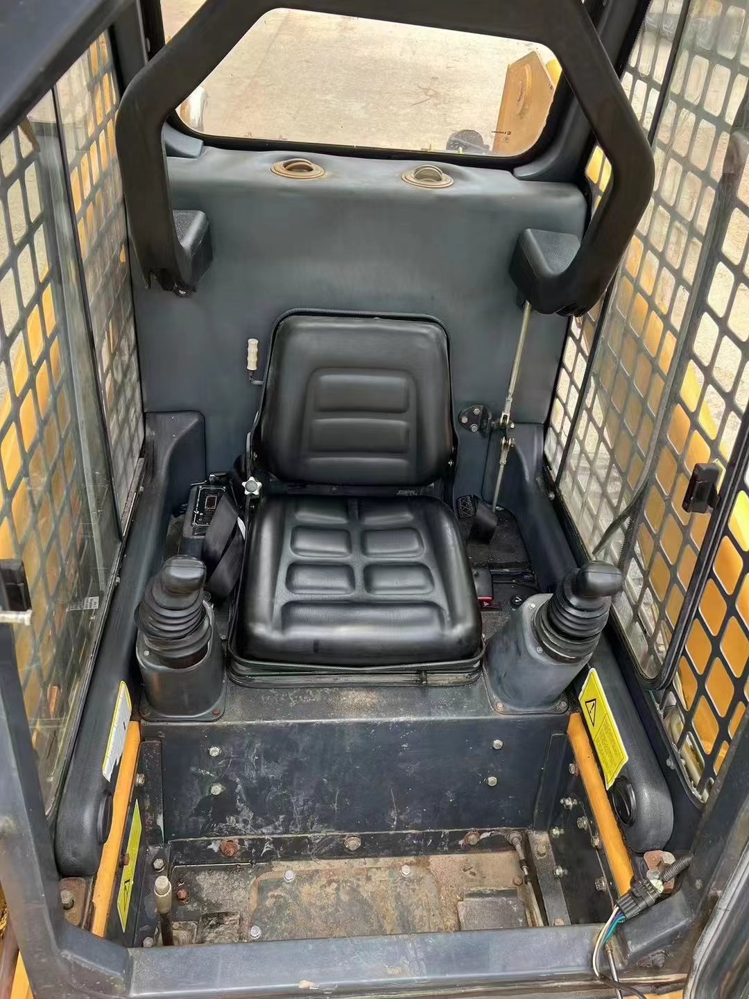 The best selling Liugong 375 used slip loader in the used construction machinery trading market has perfect performance and low