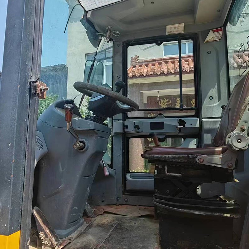 Chinese made second-hand wheel loaders SHANYU with EPA and CE are sold at discounted prices