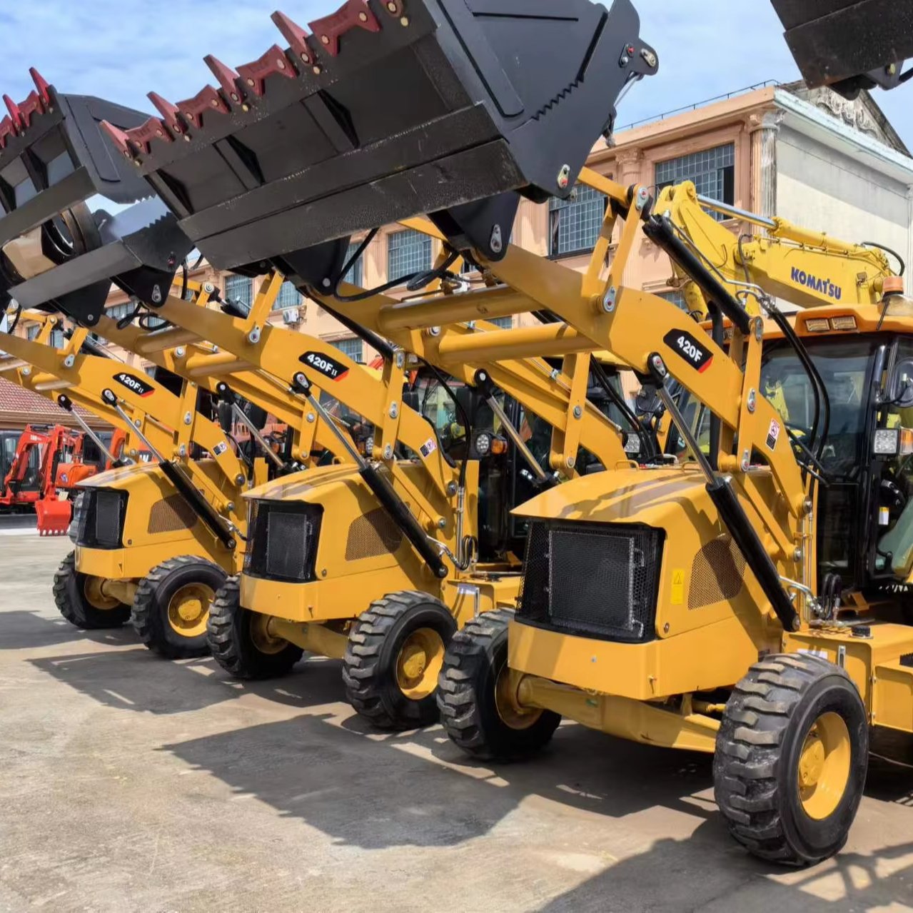 Used CAT 420F Load Excavator in Shanghai Nice Quality JCB Front End Loader 4x4 Wheel Drive Engine Pump Core Components Included