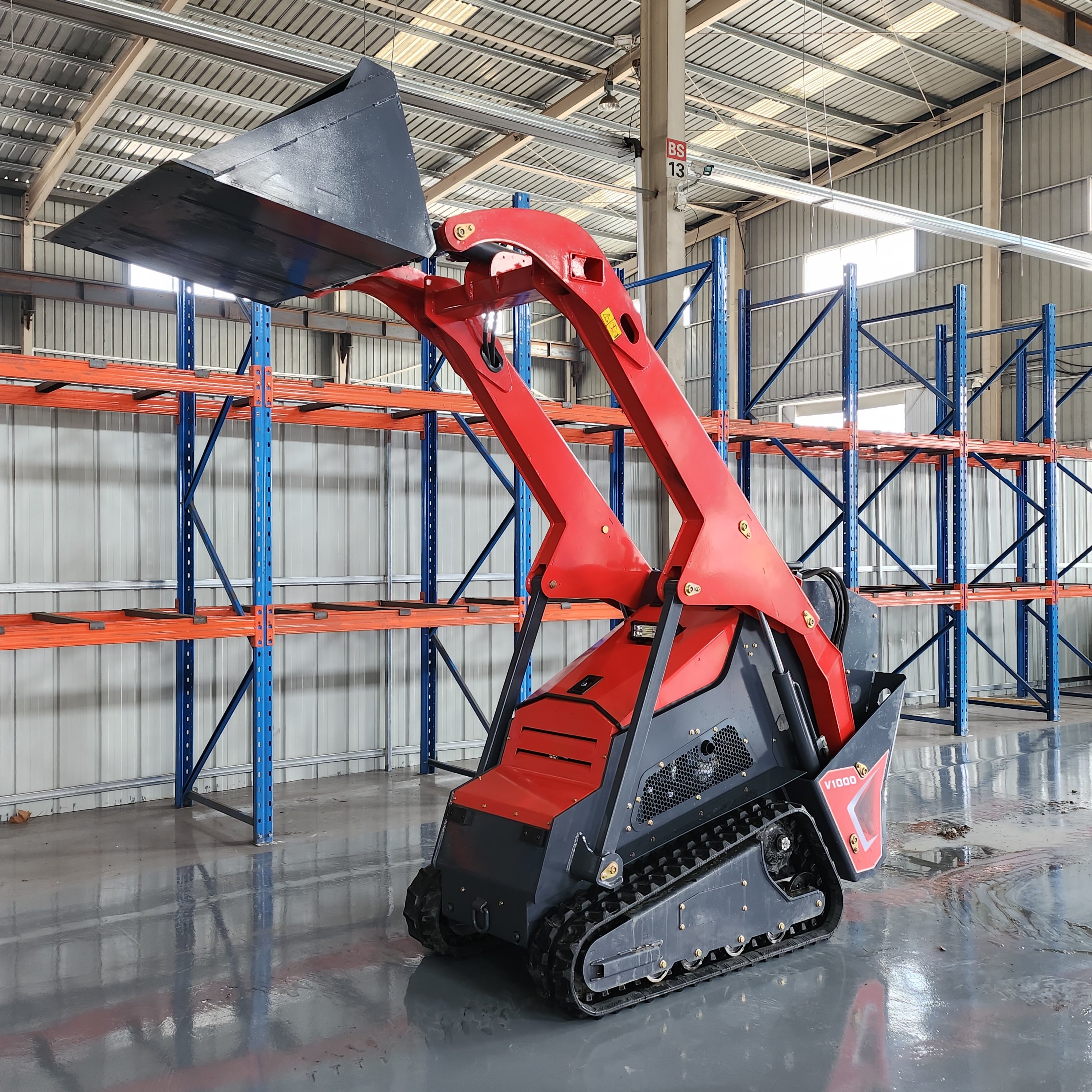 Chinese V1000 mini skid steer 25HP Kubota diesel engine walk behind skid steer with track used for brush cutter forest mulcher
