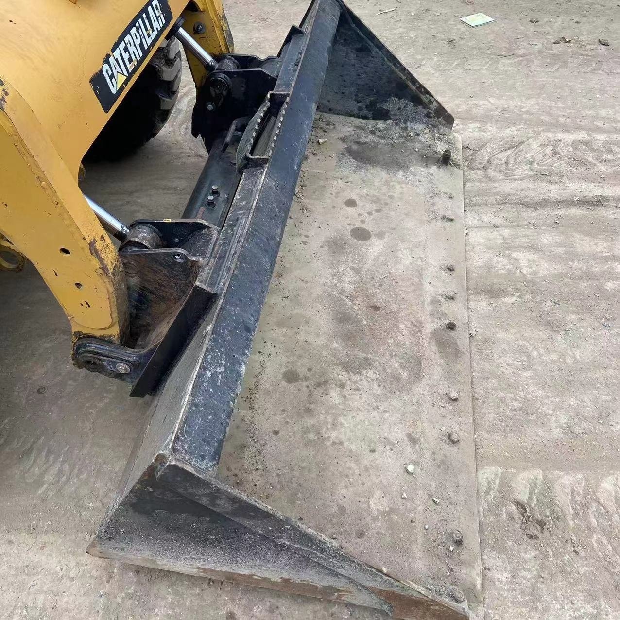 CE EPA cheap used skid steer loader cat 246c caterpillar 246 246D 226 272 262 mini loader sweeper breaker bucket