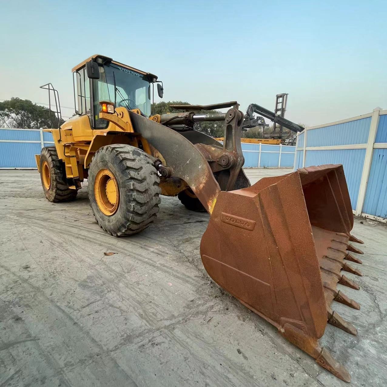 Used Volvo loader L105 L120 L102 L90 Front Wheel Loader Earth-Moving Machinery with Original Engine and Motor for Sale