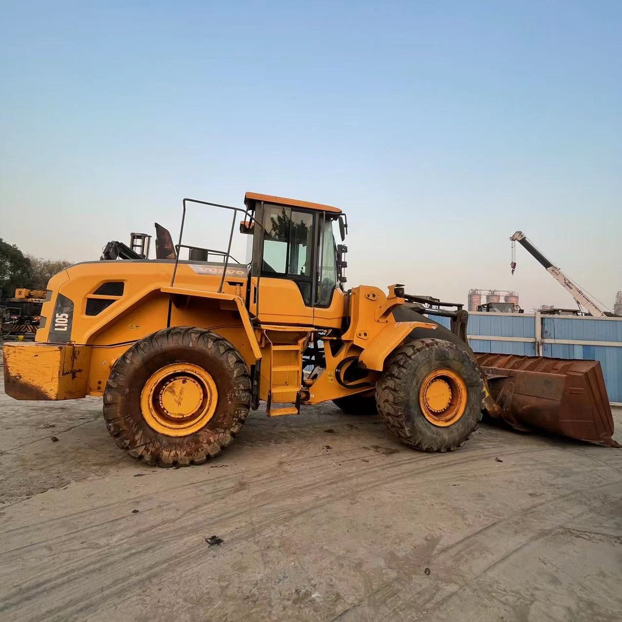 Used Volvo loader L105 L120 L102 L90 Front Wheel Loader Earth-Moving Machinery with Original Engine and Motor for Sale
