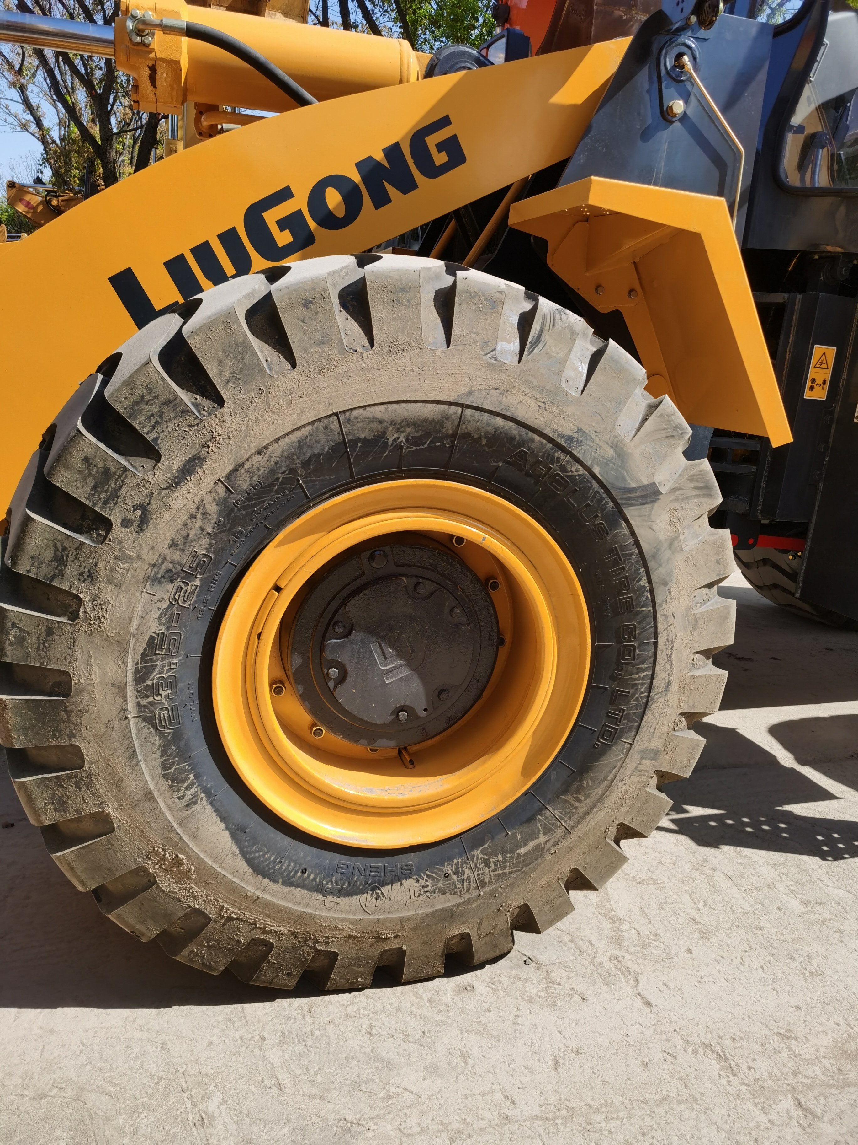 Used wheel front loaders 5ton Liugong ZL50CN almost new diesel earth remover made in China high power low price for Egypt