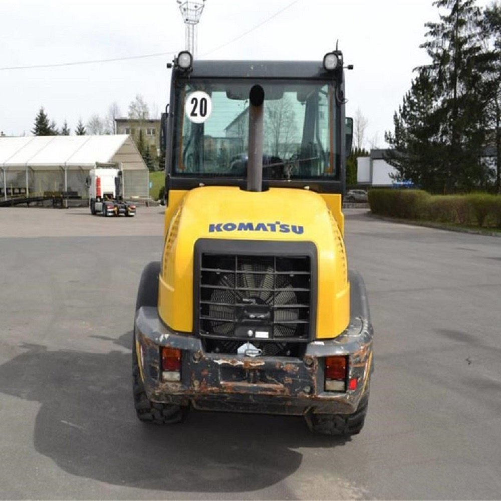 China Mini Used Komatsu Tractor Backhoe Second Hand Wheel Loader Price for Sale