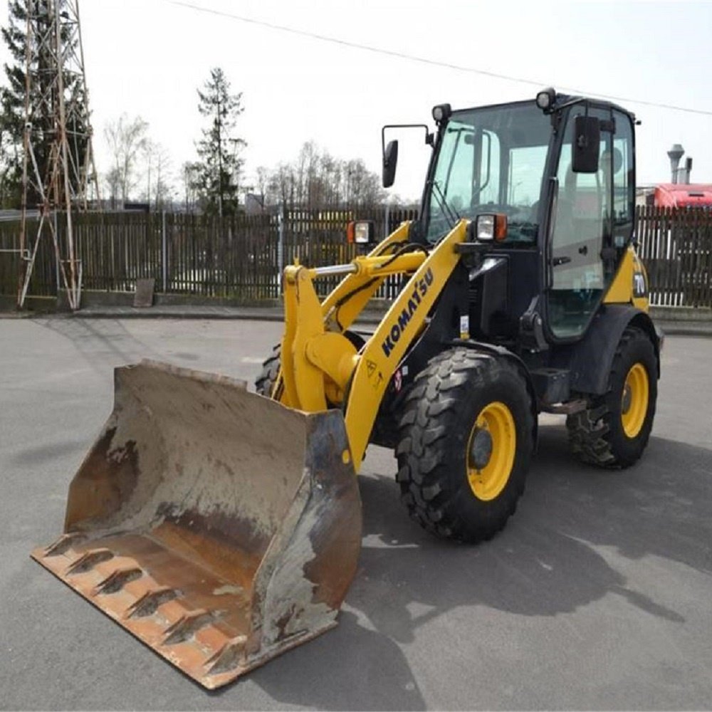 China Mini Used Komatsu Tractor Backhoe Second Hand Wheel Loader Price for Sale