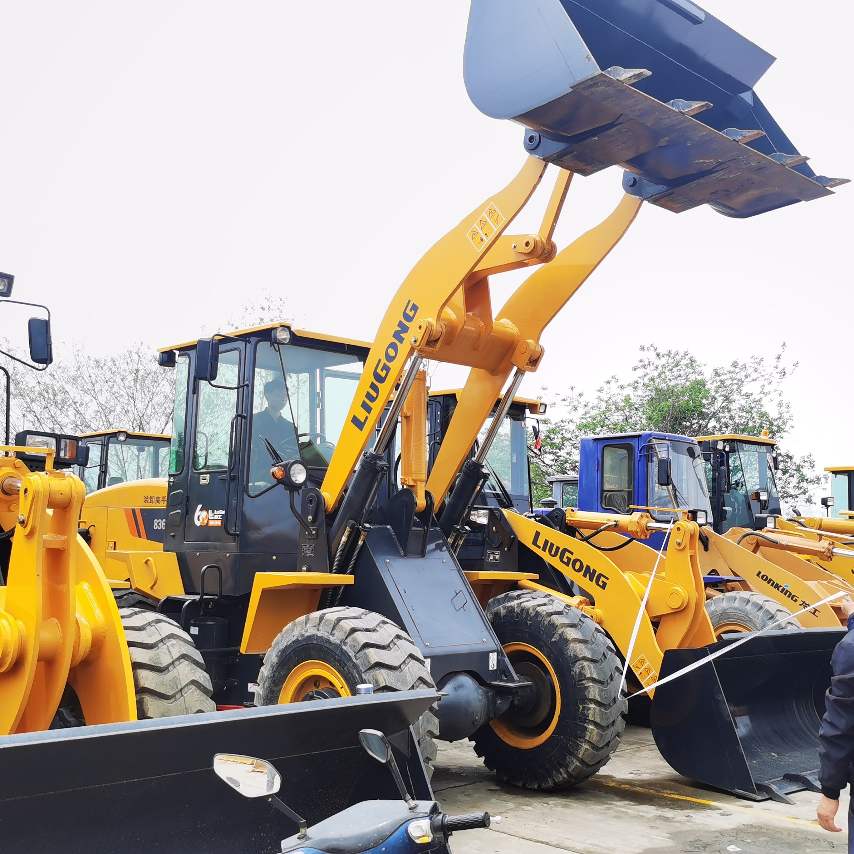 Hot Selling Used LiuGong CLG836 Wheel Loader from Japan 5 Ton Load Capacity with Weichai Engine Motor Gearbox Short Usage Time