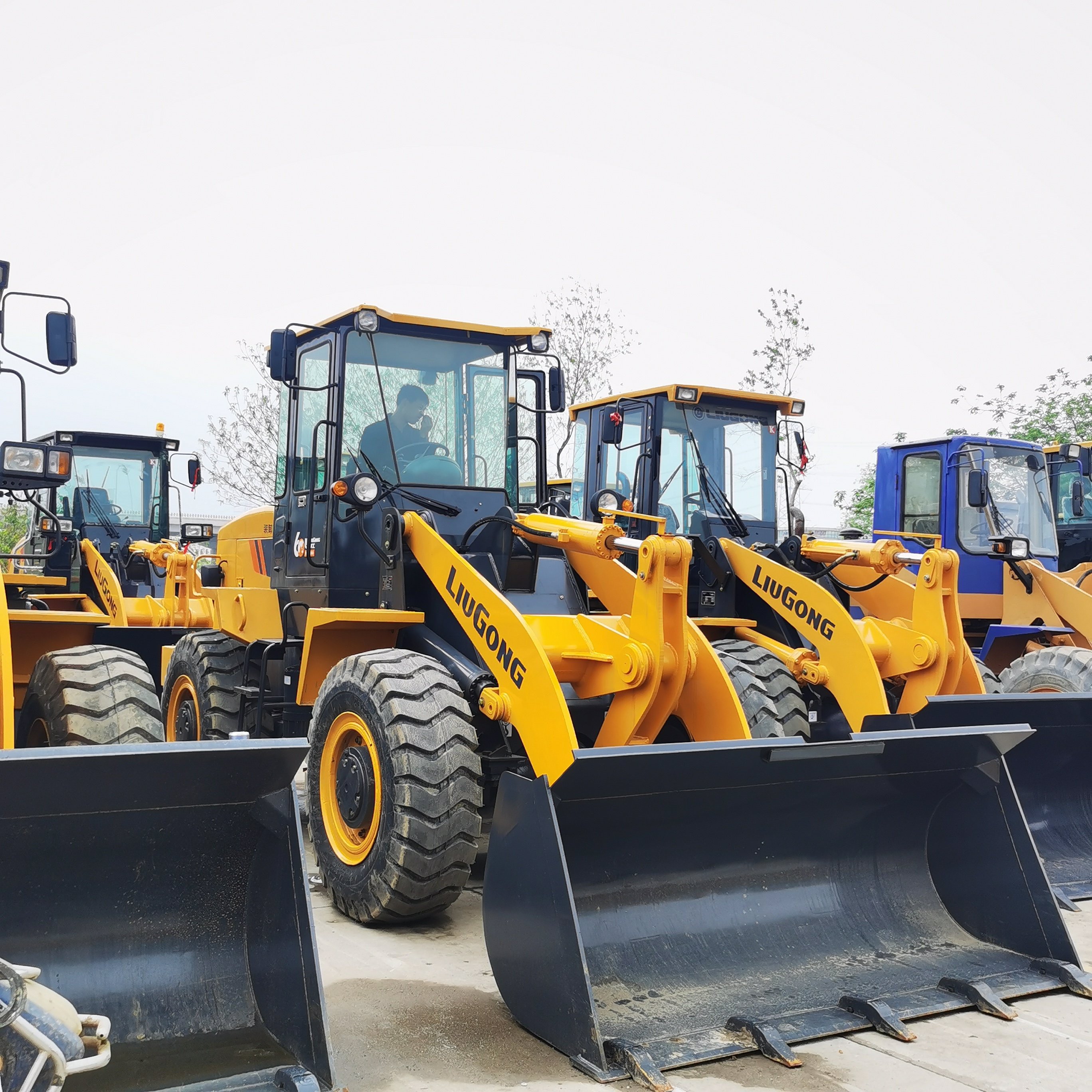 Hot Selling Used LiuGong CLG836 Wheel Loader from Japan 5 Ton Load Capacity with Weichai Engine Motor Gearbox Short Usage Time