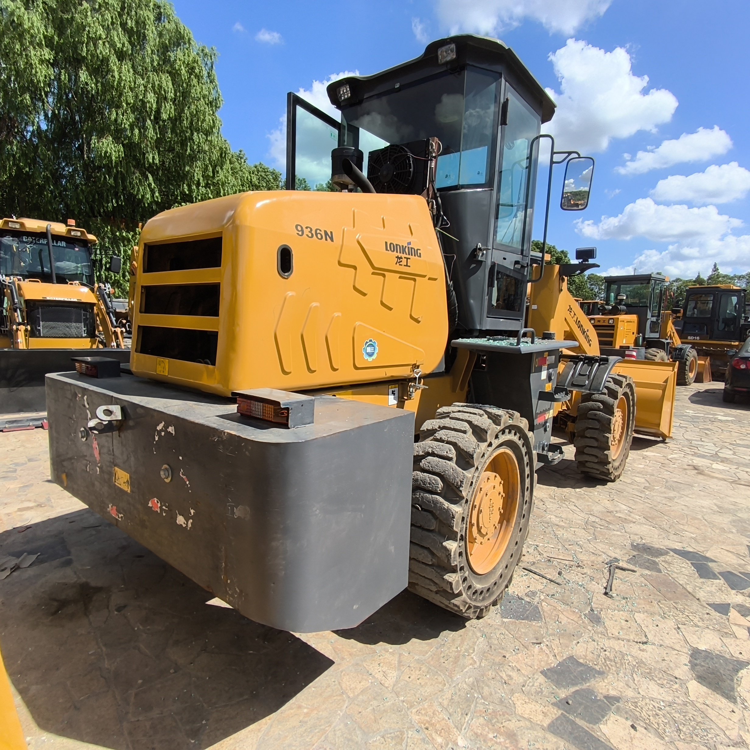 The used Lonking 936N loader is for sale in China, and the price of Lonking 3-ton loader is negotiable and cheap