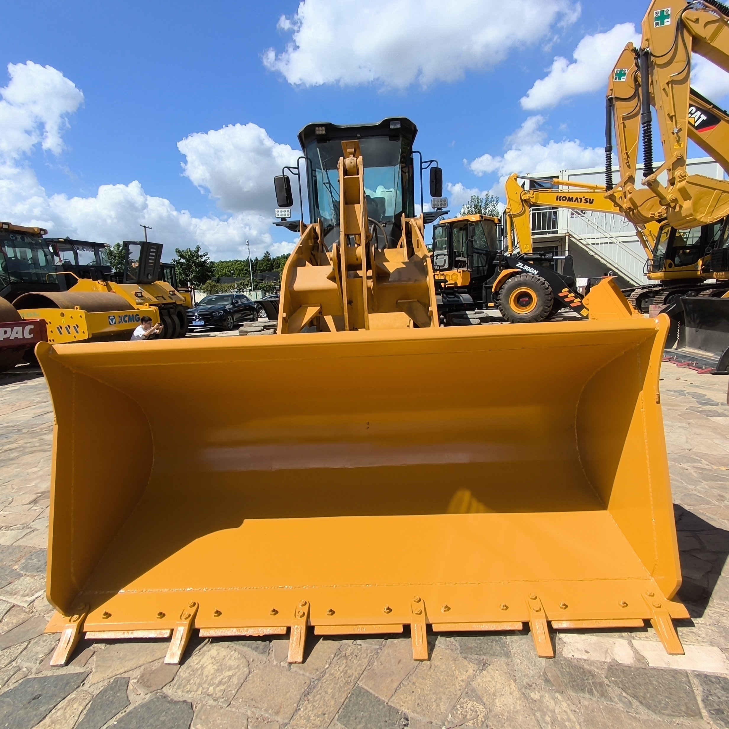 The used Lonking 936N loader is for sale in China, and the price of Lonking 3-ton loader is negotiable and cheap