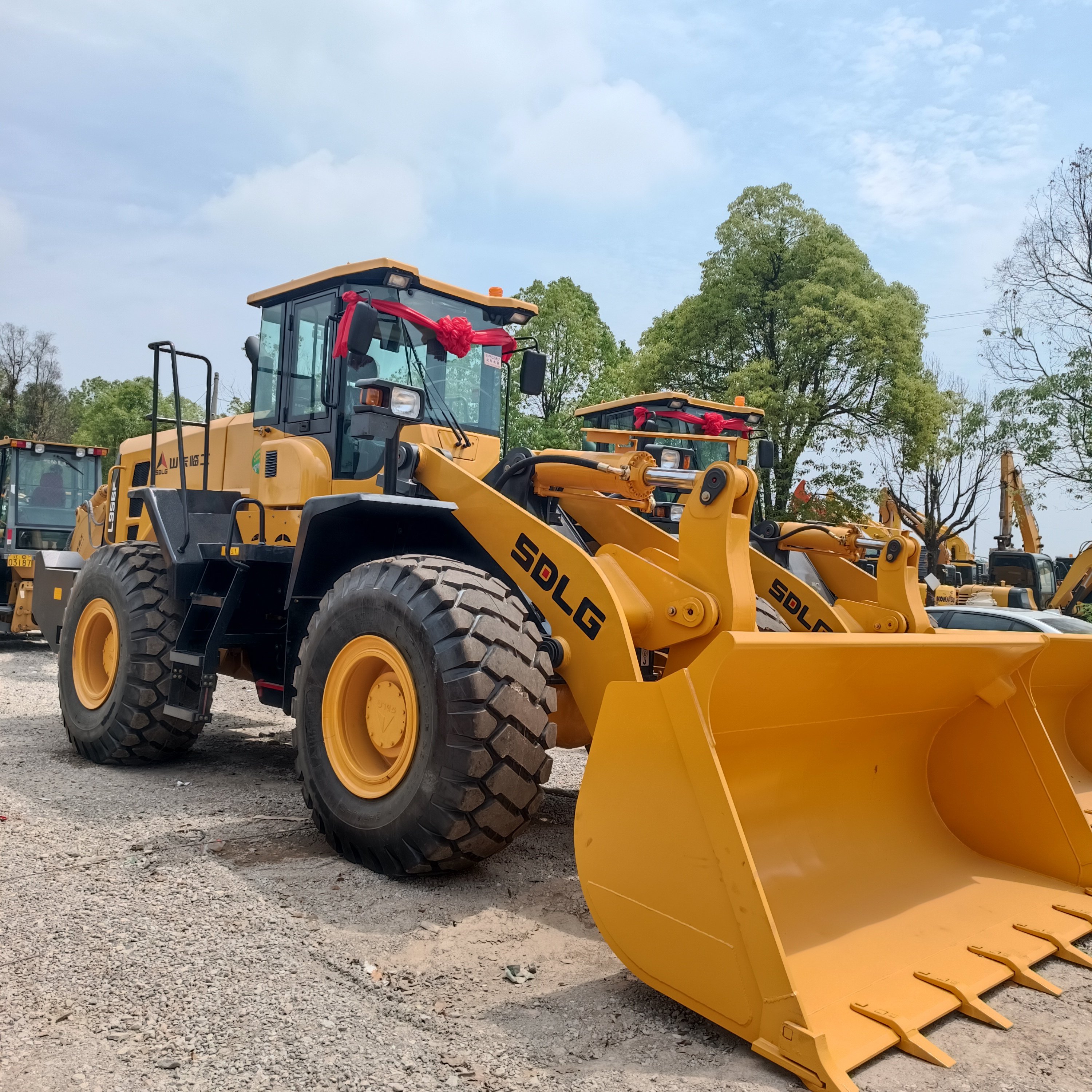 Hot Selling Second-Hand SDLG 956F 956L 958F Construction Machinery Loaders 5 Ton Rated Load for Farms