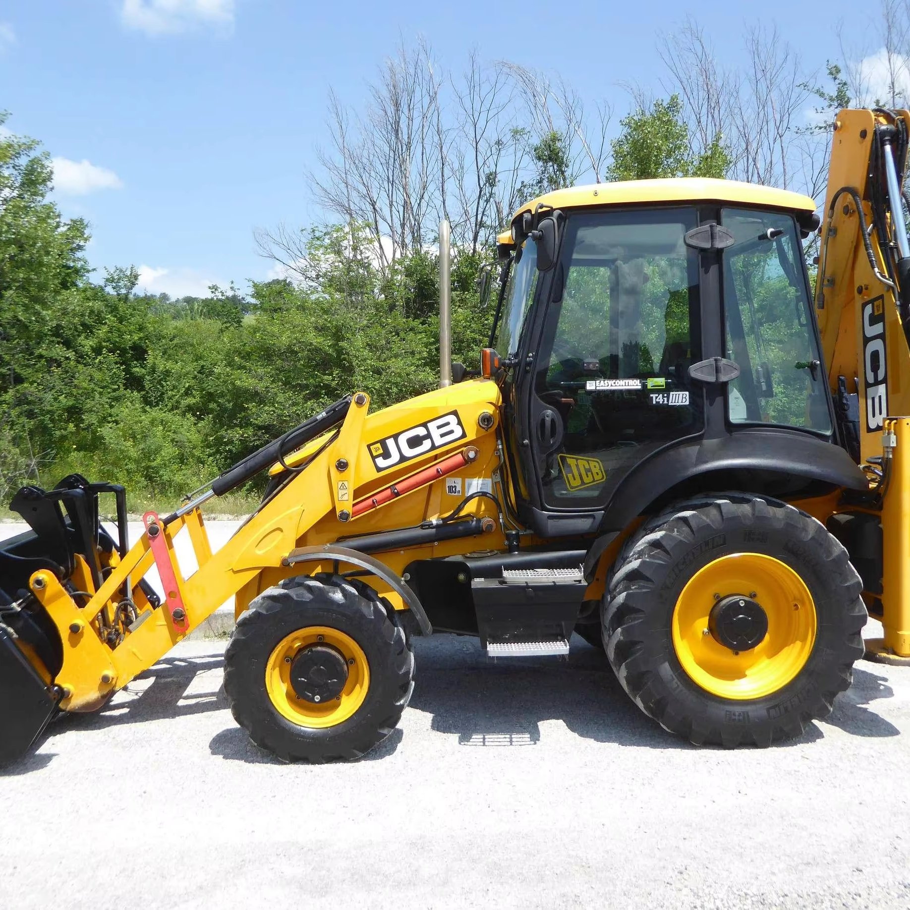 Used JCB 3CX and 4CX Mini Loaders Farm Earth-Moving 4x4 Excavating Loader at Inexpensive Prices
