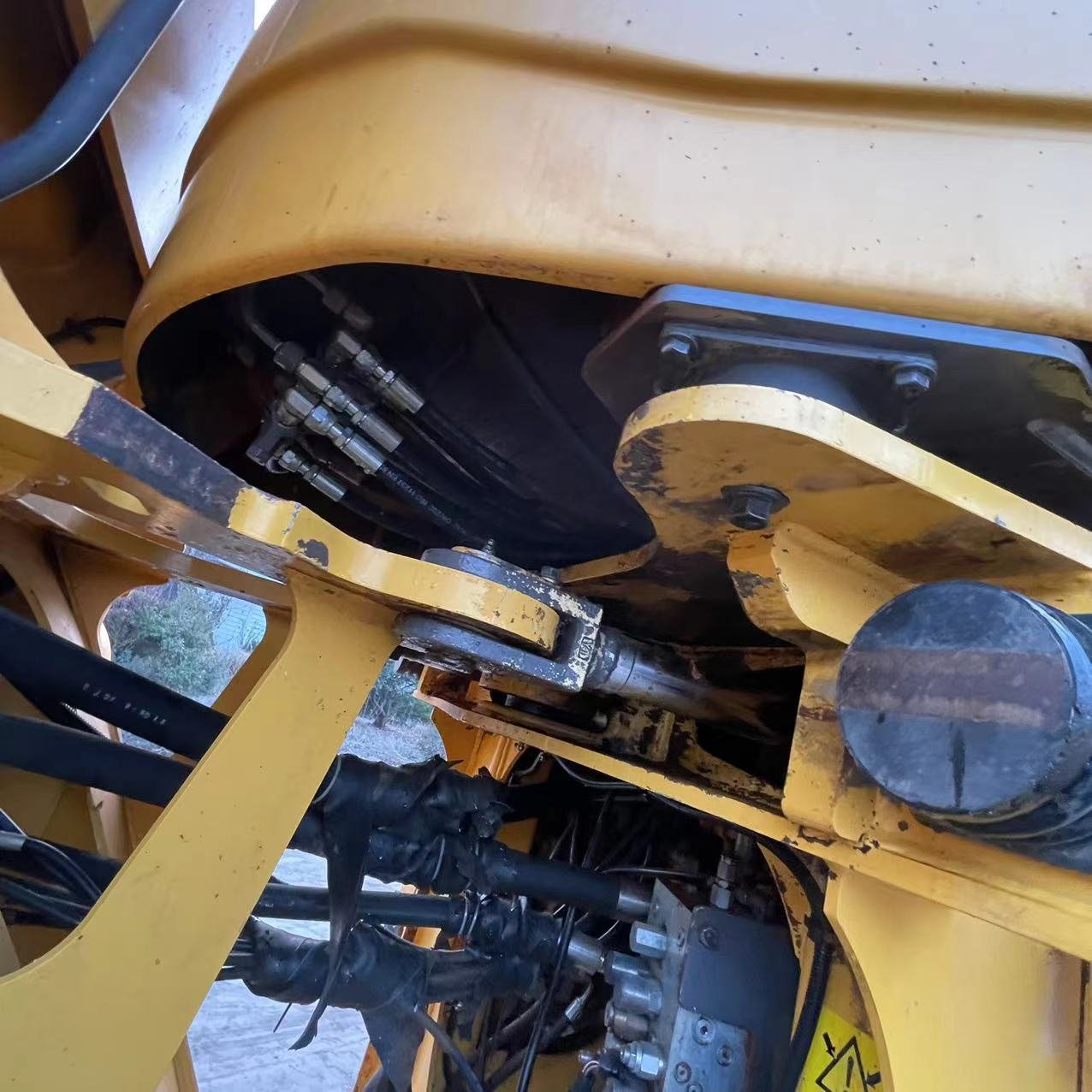 Volvo L105 Wheel Loader Factory Direct Sale Mini Loader 4 Ton Payload New Used Condition PLC Bearing Bucket 1 Year