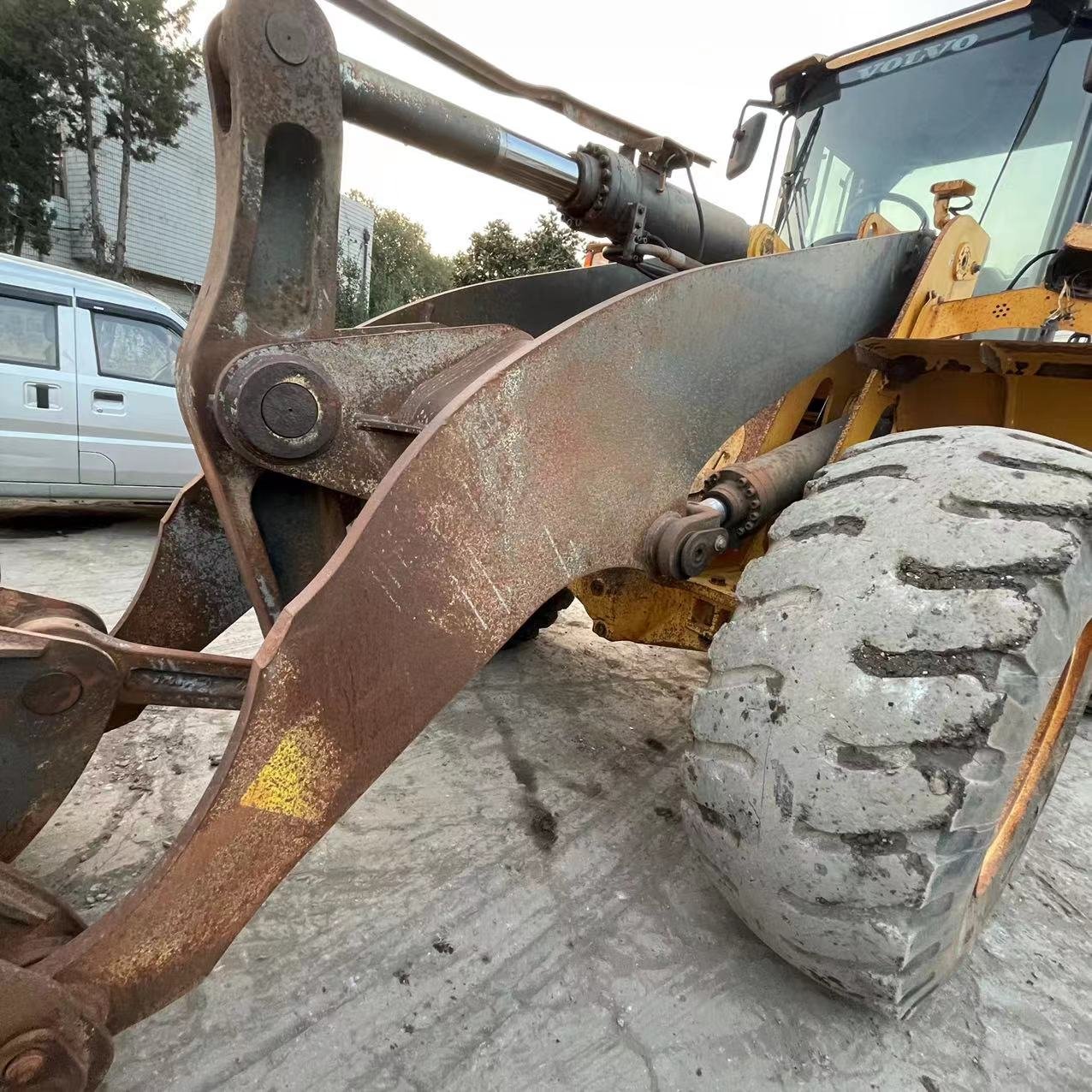 Volvo L105 Wheel Loader Factory Direct Sale Mini Loader 4 Ton Payload New Used Condition PLC Bearing Bucket 1 Year