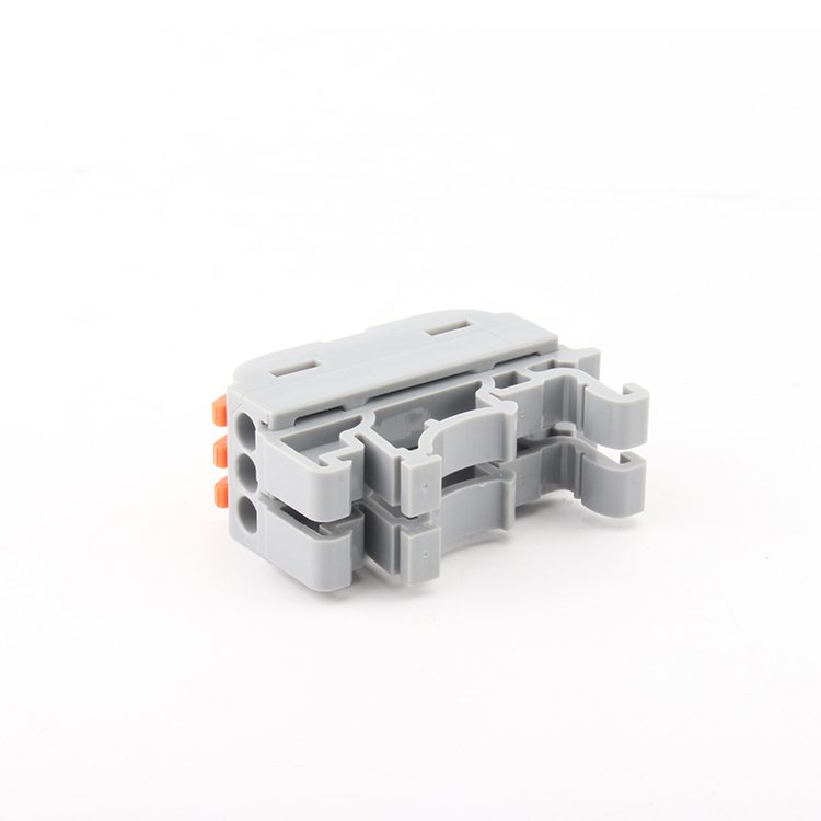 Quick connecte terminal of quick butt joint three-in and three-out wire connector with guide rail