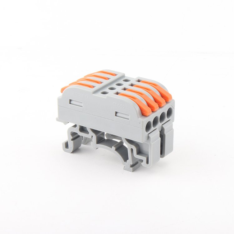 Quick connecte terminal of quick butt joint three-in and three-out wire connector with guide rail