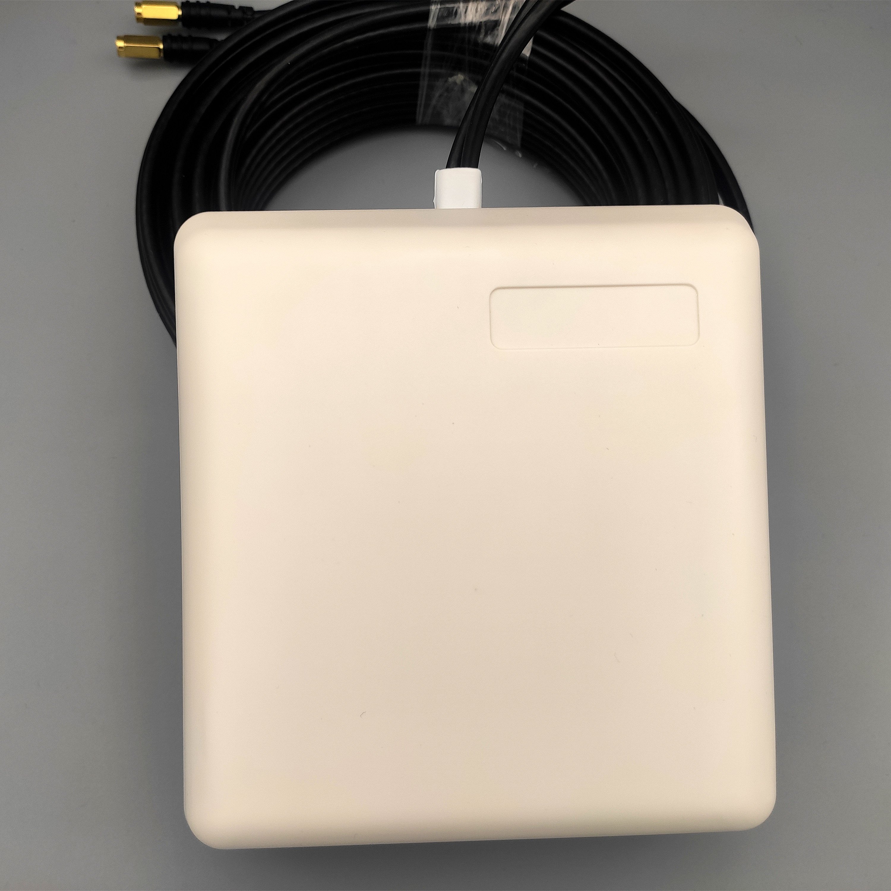 698-2700Mhz 4G MIMO LTE Panel Outdoor Directional Antenna 2*9dBi with 15 Meters RG58U Cable and SMA Connectors