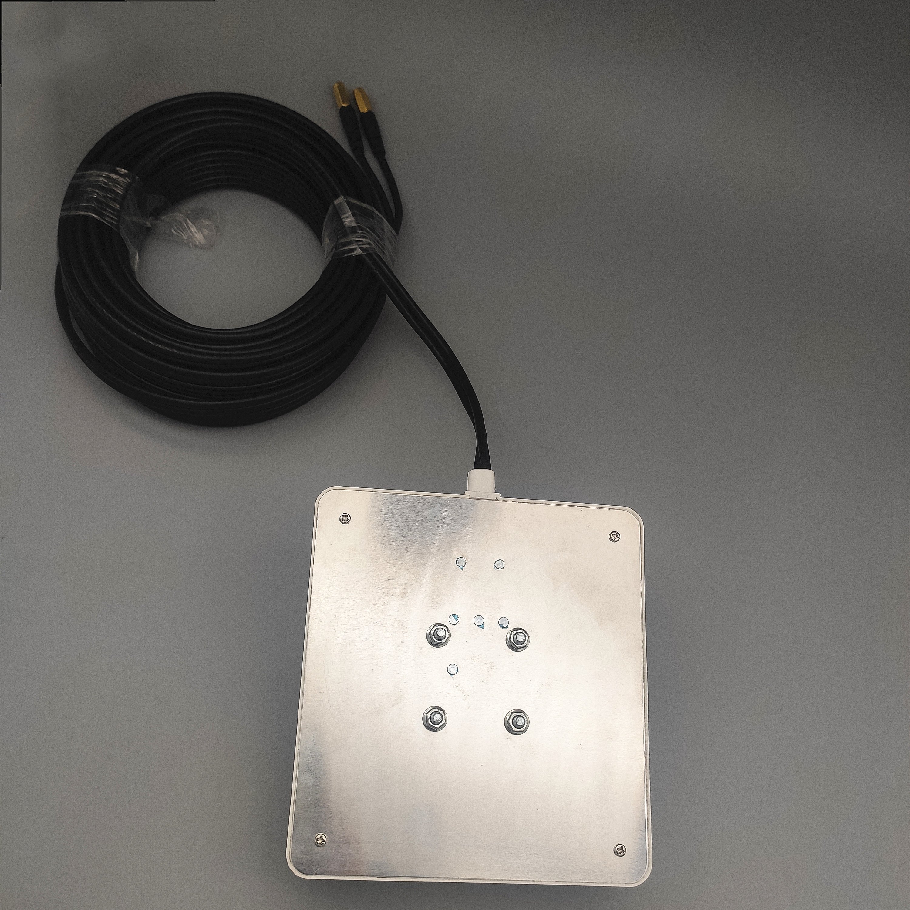 698-2700Mhz 4G MIMO LTE Panel Outdoor Directional Antenna 2*9dBi with 15 Meters RG58U Cable and SMA Connectors