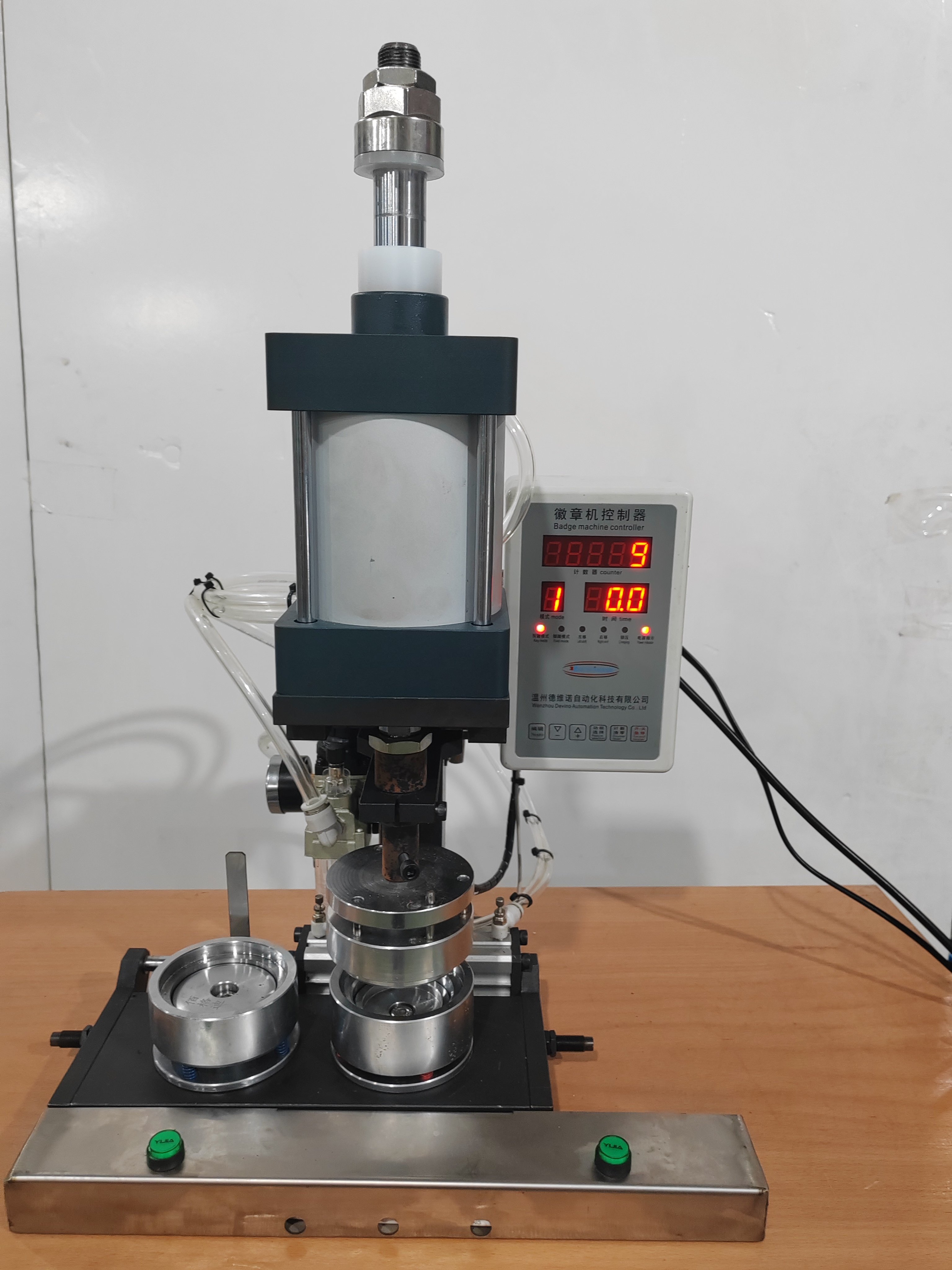 Reasonable Price Left-right Semi-automatic Badge Making Machine Easy Semi-automatic Badge Making Machine For Diy