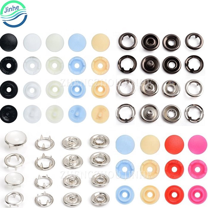 Automatic face shield plastic snap fasten button press fastener machine metal prong button setting attaching fastening machine