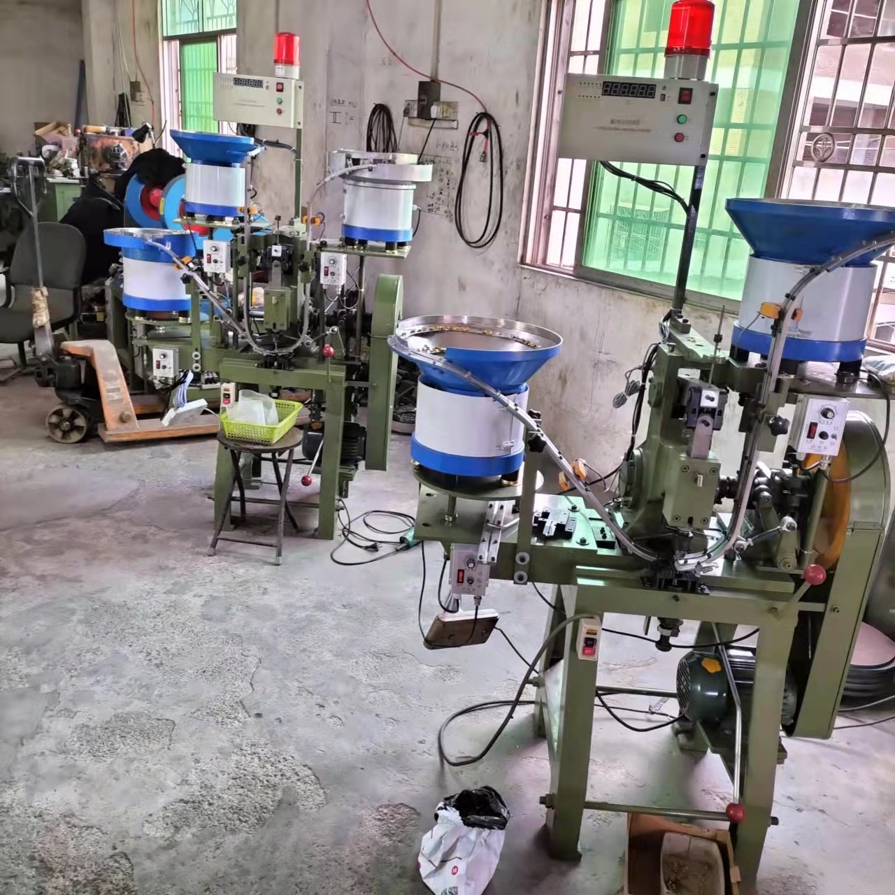 Cowboy button assembly machine for making and assembling circular button nails for I-shaped clothes and pants