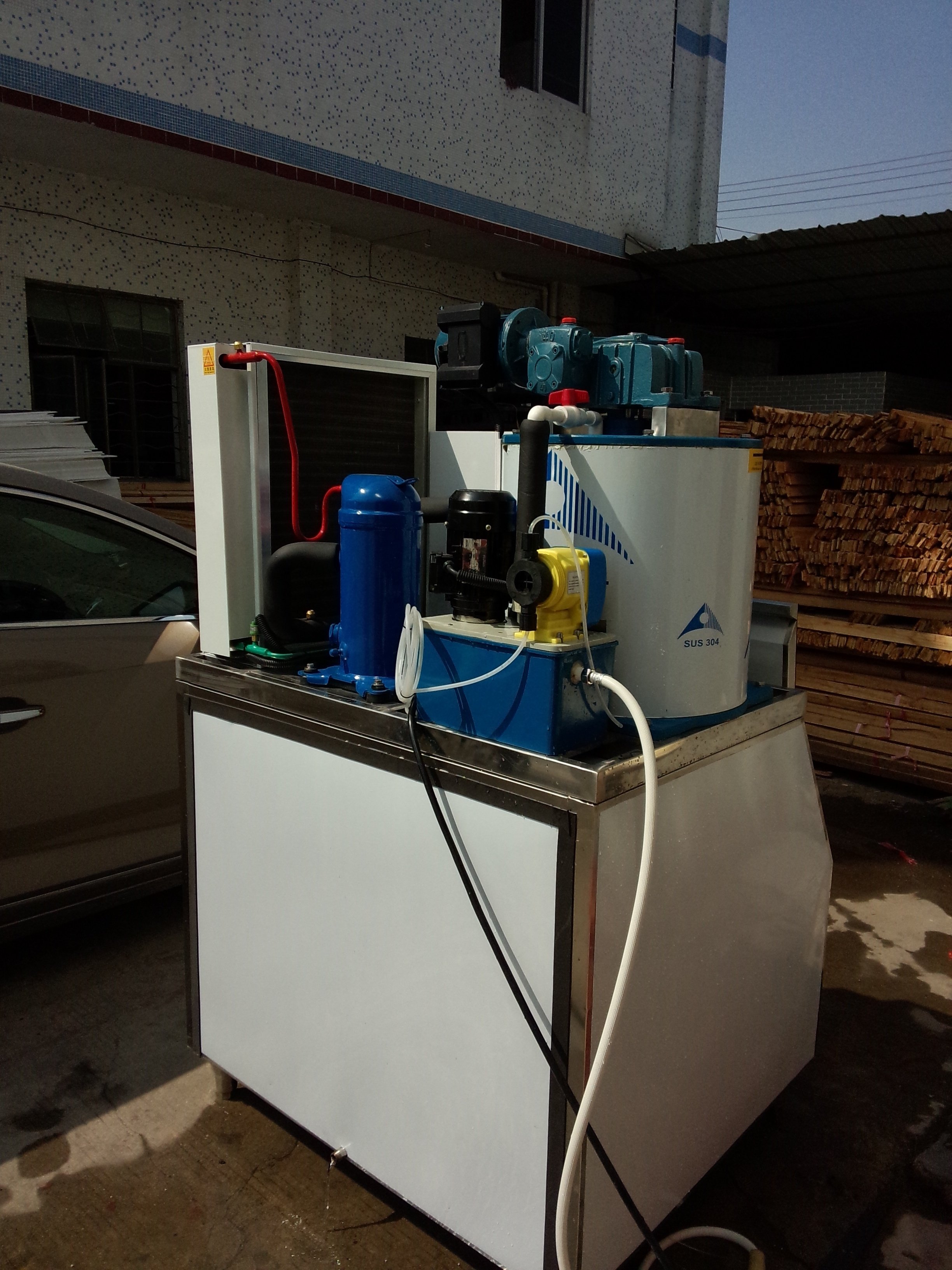 1 Ton Per Day 1000kg 24h 5HP Danfoss Fan Cooling Flake Making Ice Maker Machine for Fishing Boat Seafood Factory