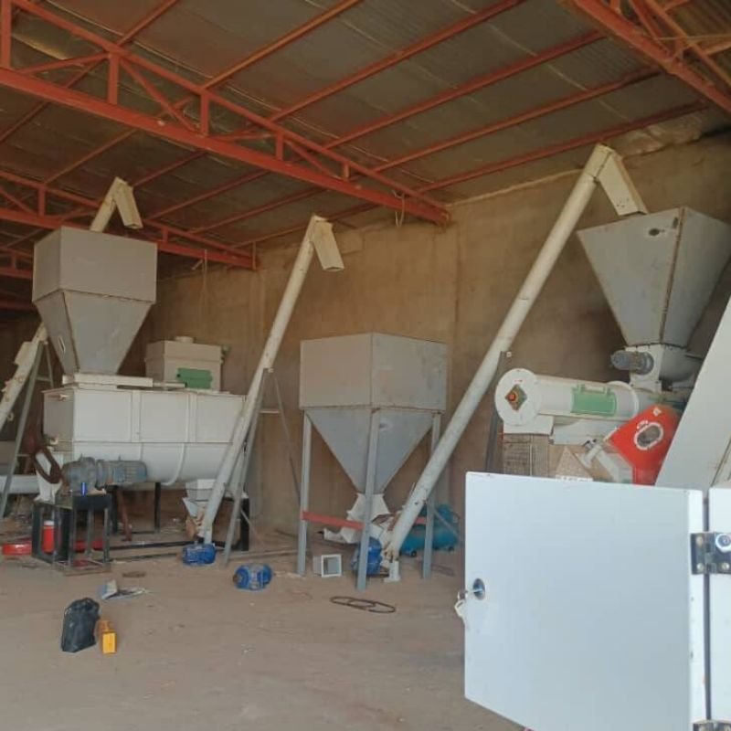 Promotion Price 1-2T Poultry feed pellet making machine line/animal feed processing machines/chicken feed production line