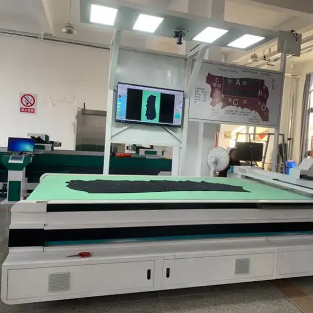 Upholstery Fabric Leather Rotary Vibrating Knife Cutting Men Formal Shoes Making Machine With CE