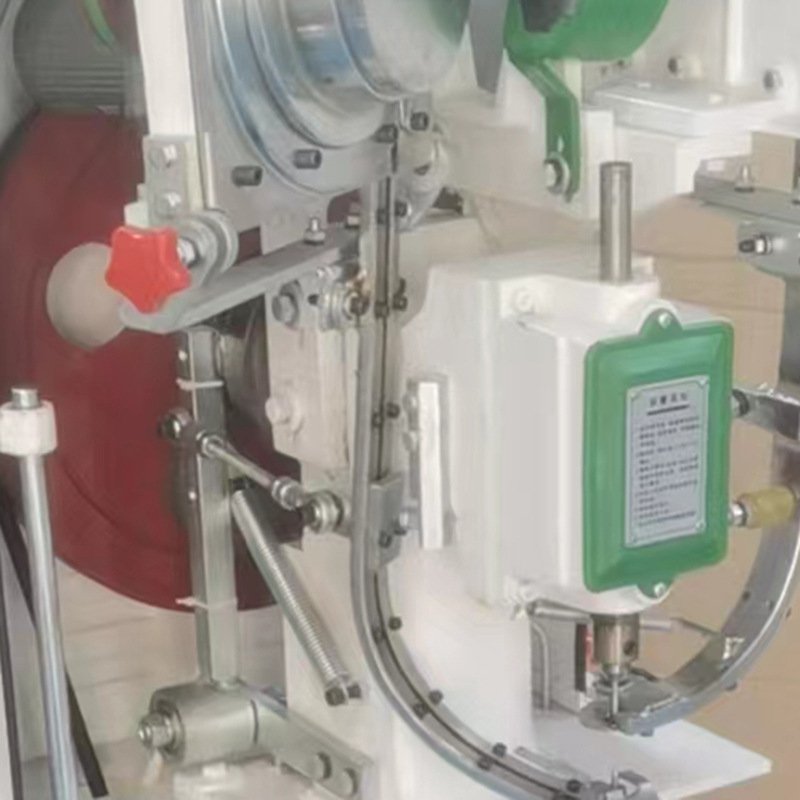 Automatic Eyelet Riveting Machine for Garment and Shoe Making