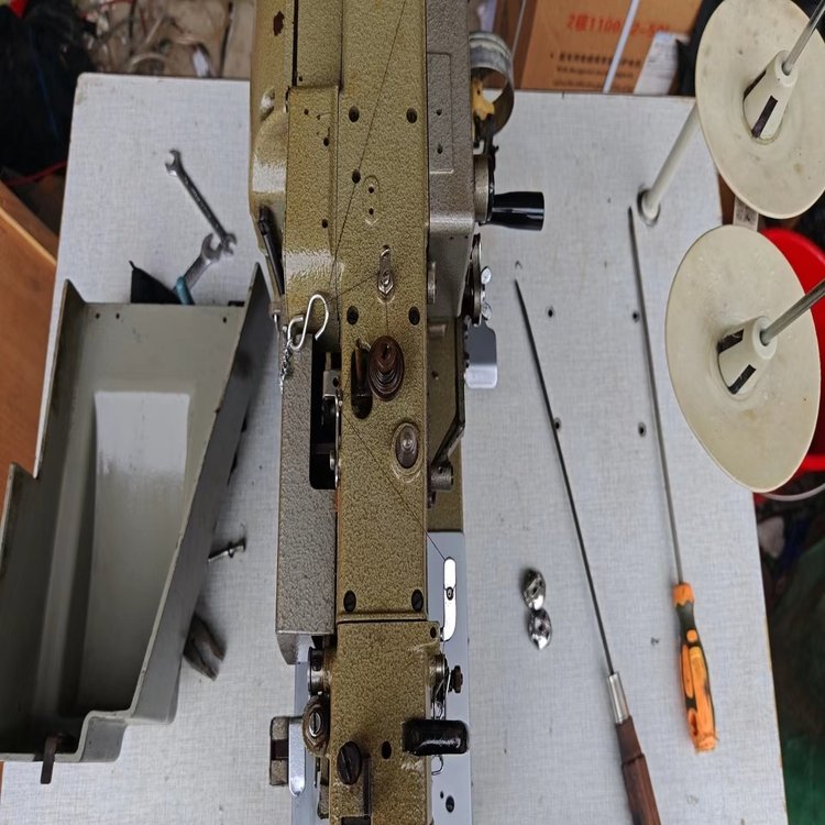 Used BRATHER LH4-B841 made in Japan straight button hole making sewing machine for T-shirt