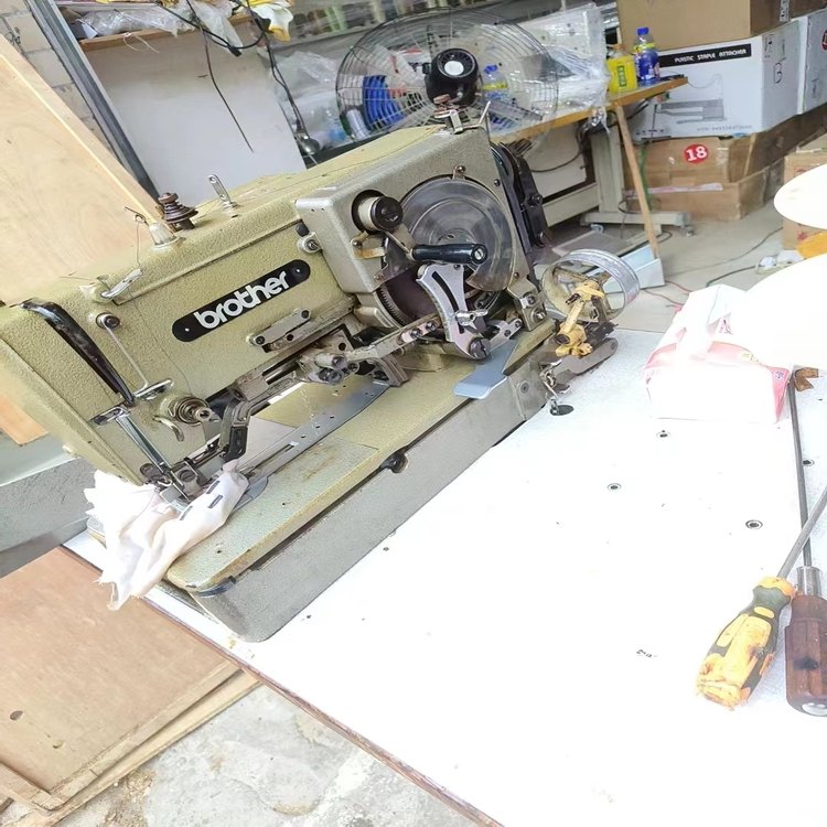 Used BRATHER LH4-B841 made in Japan straight button hole making sewing machine for T-shirt