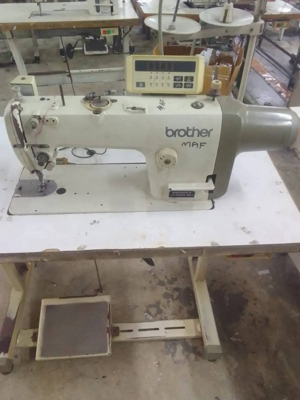 Japanese brand Single Needle Direct Drive Straight Stitch Sewing Machine With Automatic Thread Trimmer Price